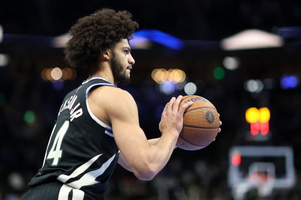 Phóng viên nổi tiếng: Ký Antetokounmpo cho hạn ngạch, Bucks có thể chia tay với Smith hoặc Jackson