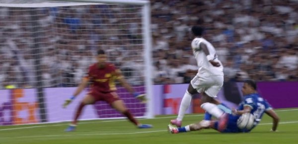Bóng ném hồi phục của Medina đã được trao một điểm! Mbappe bắn hai phát và mười người chơi Real Madr