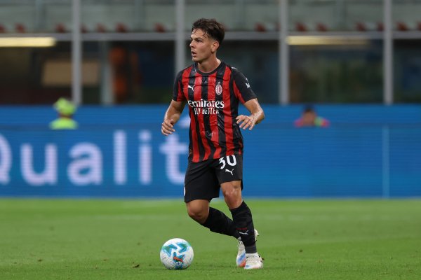 Phóng viên: Ashari trở lại Milanello ngày hôm qua, nhằm trở lại Milan vào cuối tháng 10 hoặc đầu thá