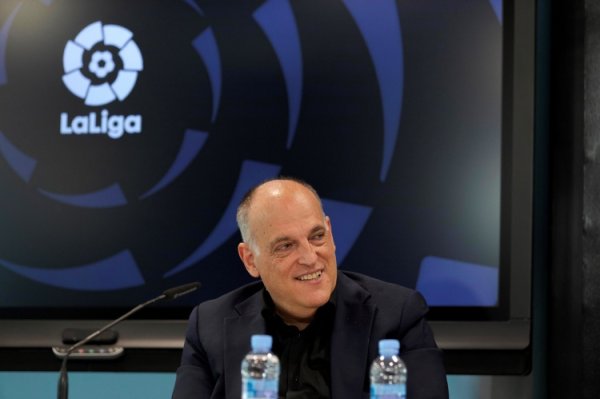 Thể thao thế giới: 18 người hâm mộ từ Barcelona và Huang Qian cùng nhau phản đối La Liga các trận đấ
